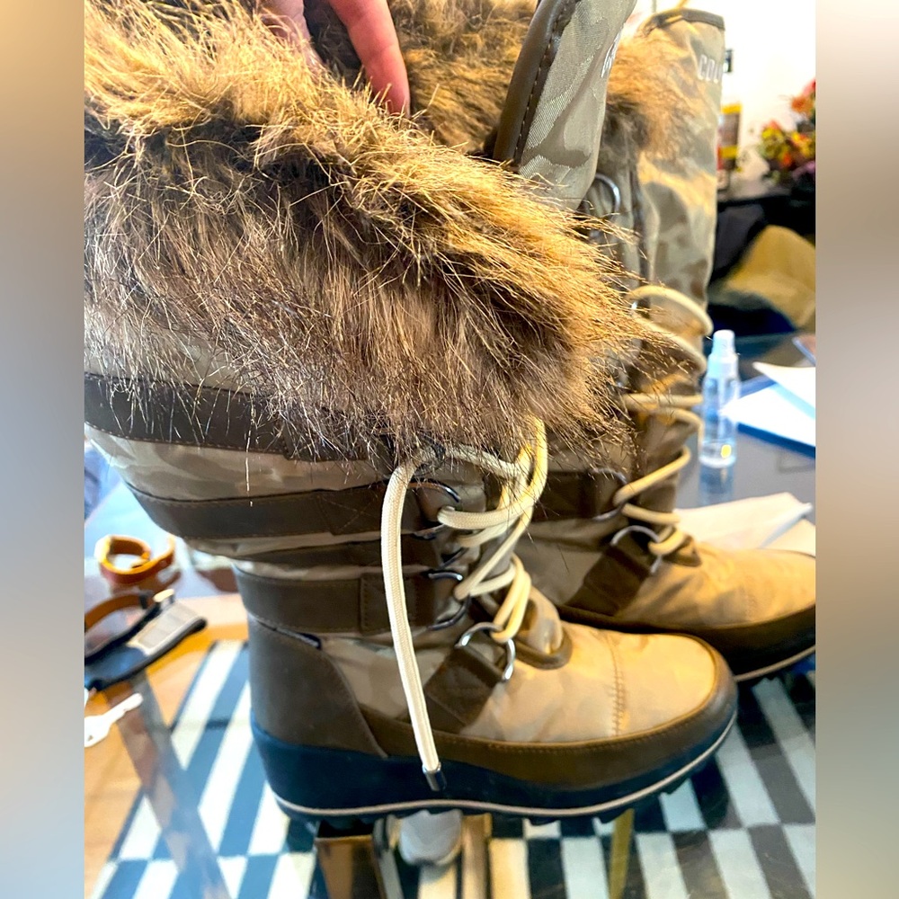 Cougar Women’s Tall Faux Fur Insulated Lancaster Snow Boot Waterproof Size 8